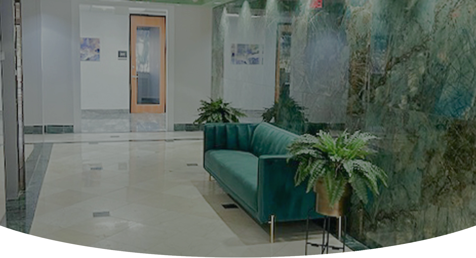 Modern executive office interior for rent in Deerfield Beach, FL – Professional workspace with flexible leasing options for businesses